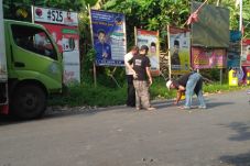 Tabrakan dengan Truk,...