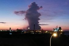 Erupsi Gunung Anak Krakatau...