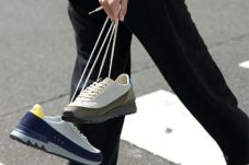 Memilih Sneakers, Selain...