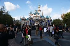 Disneyland Bantah Jadi...