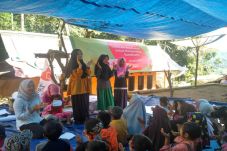 Bantu Korban Longsor...