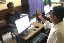 Letakkan Handphone di...