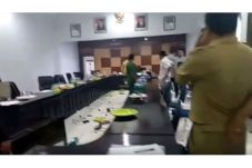 Kericuhan di DPRD Bombana...