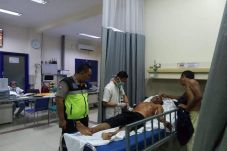 Terbakar Cemburu, Suami...