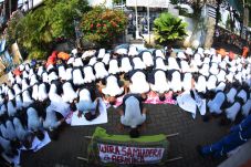 Yayasan Tak Jamin Masa...