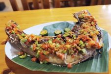 Rasanya Gurih dan Pedas,...