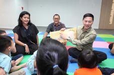 Kevin Lam Favorit dengan...