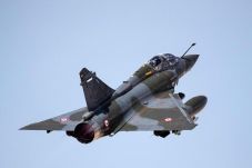 Jet Tempur Mirage 2000...