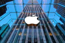 CEO Apple Tim Cook Terima...