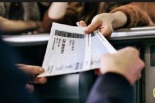 Naikkan Harga Tiket...