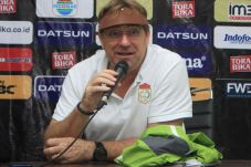 Pelatih Robert Alberts...