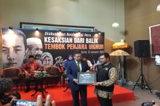 Warga Uighur Sumbang...