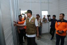 Kepala BNPB Tinjau Sample...