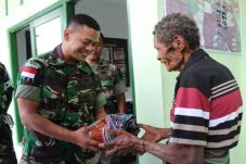 TNI Satgas Yonmek 741/GN...