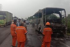 Bus Pariwisata Terbakar...