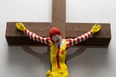 Patung McJesus Picu...