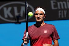 Hadapi Istomin, Federer...