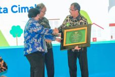 Makassar Raih Penghargaan...