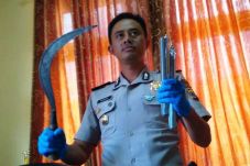 Bawa Celurit, Empat...
