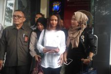 Vanessa Angel Dijajakan...