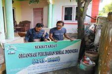 Warga Geruduk Rumah...