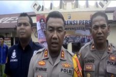 Video Mesum Ayah dan...