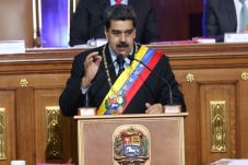 Venezuela Ribut dengan...