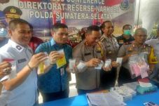 Polda Sumsel Tangkap...