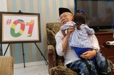Jelang Debat Capres,...