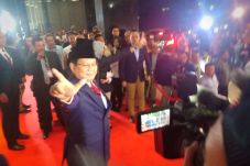 Gaya Prabowo-Sandi Tiba...