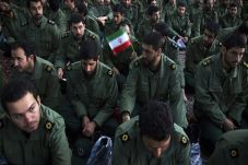 Iran Pertahankan Pasukan...