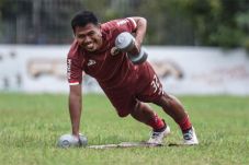 Resmi Berkostum Oranye,...