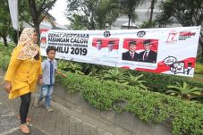 Mengecewakan dan Sandiwara,...