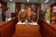 Pemkab Sinjai Tandatangani...