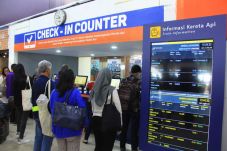 Sekarang Check-In Kereta...