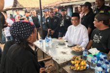 Menhub Makan Bakso Bersama...