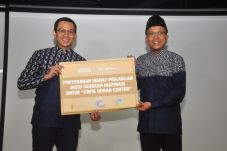 Luncurkan Buku, Fahmi...