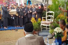 Di Bandung Barat, Kiai...