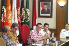 Iluni UI Dorong Capres...