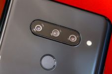 LG V40 ThinQ dengan...