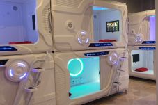 Usung Konsep Spaceship,...