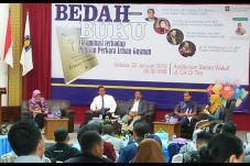 Pakar Hukum Pertanyakan...