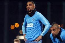 Barca Tinggalkan Messi,...