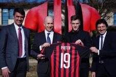 Krzysztof Piatek, Tulang...