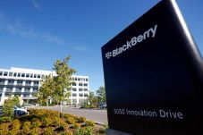 BlackBerry Luncurkan...