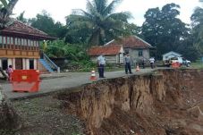 Jalan Longsor, Dinas...