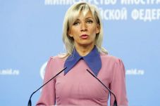 Moskow Kritik Campur...