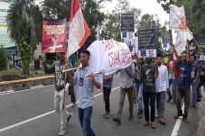 Desak Presiden Cabut...
