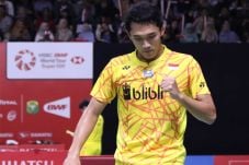 Jonatan Christie Rebut...
