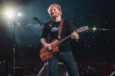 Ed Sheeran Jualan Gitar...